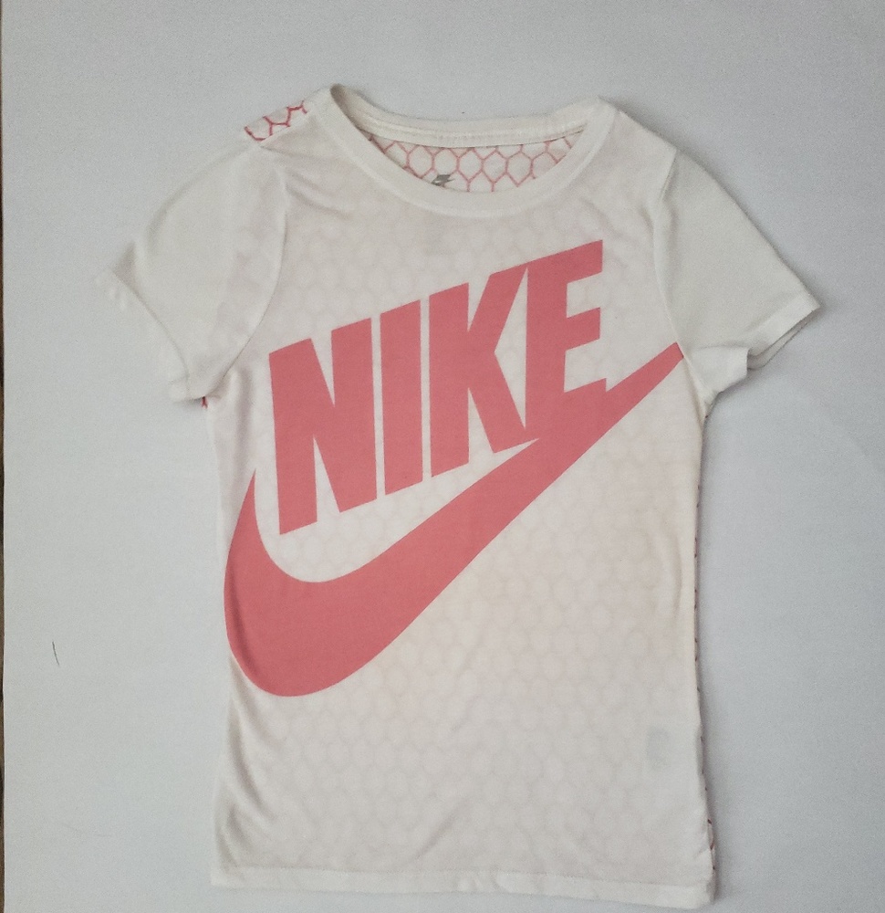 💎💎💎Nike Tshirt kids size M Back to school